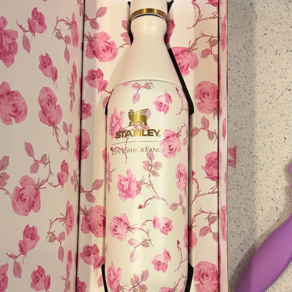 New in box Stanley Floral LoveShackFancy Pink Water Bottle - Picture 7 of 7